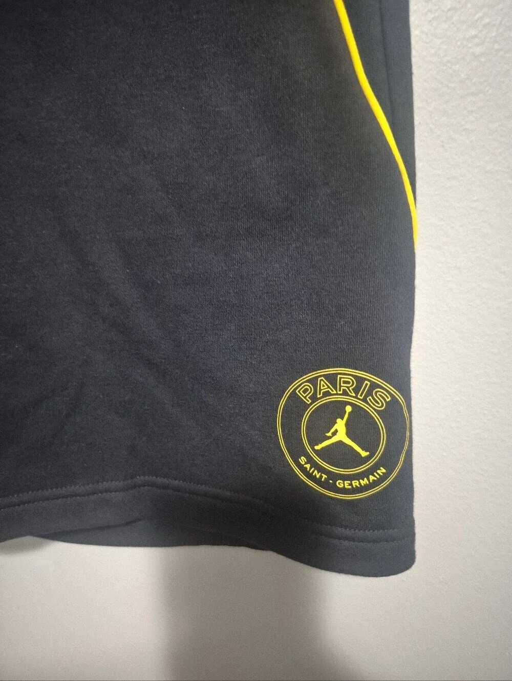 Nike Air Jordan x PSG Paris Saint-Germain Fleece Shorts  Men's Rare Black/Gold